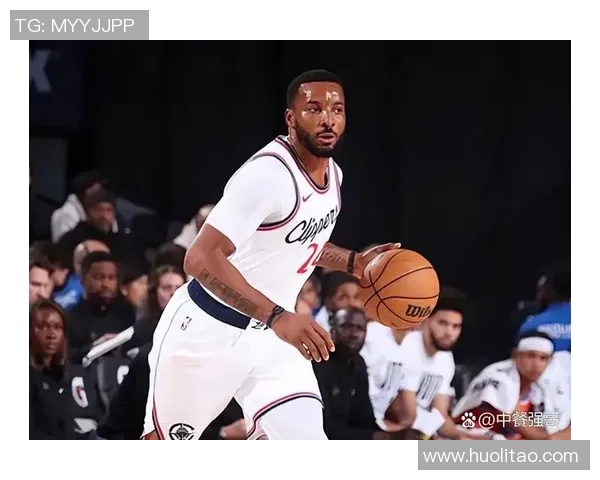 足球中截击技巧解析与实战应用探讨提升防守效率的关键策略